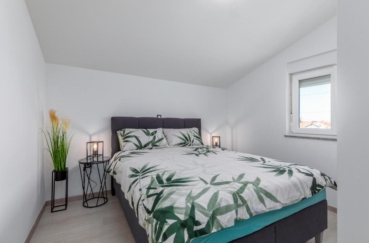 Apartment Vito With Sea View Фажана Экстерьер фото