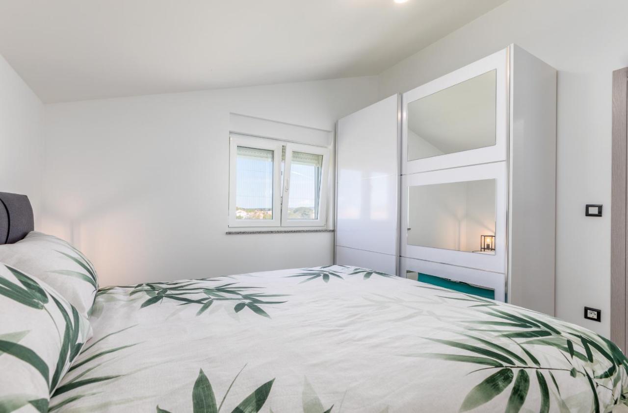 Apartment Vito With Sea View Фажана Экстерьер фото